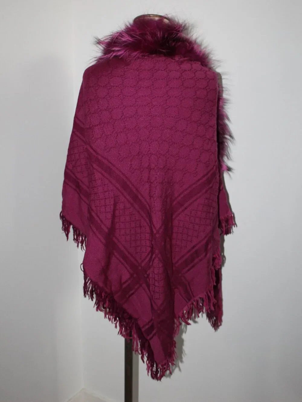 GUCCI Jacquard GG Wool Silk Fox Fur Trim Scarf Unisex Fringe Trim Stole Wrap